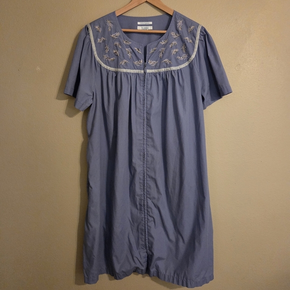 GO SOFTLY PATIO Perwinkle Bead Embroidered Full Zip Patio/House Dress MuuMuu XL - Picture 1 of 12